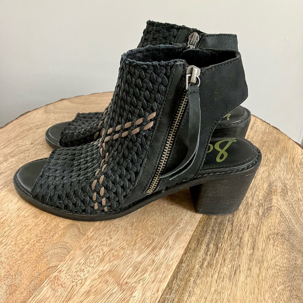 Sam Edelman Black/ Tan Woven Front Gladiator Sandal’s Size 8.5